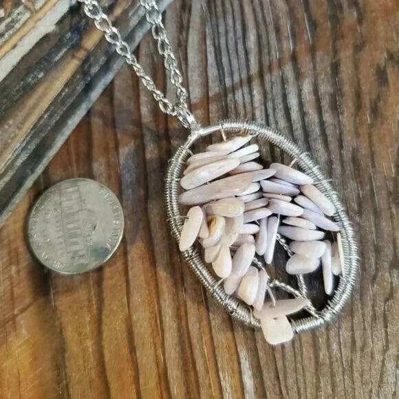 Hand Crafted Bali Gray Shell Tree of Life Gemstone Necklace - Picture 3 of 3